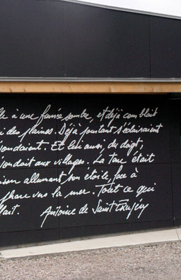 Facade avec texte srigraphi